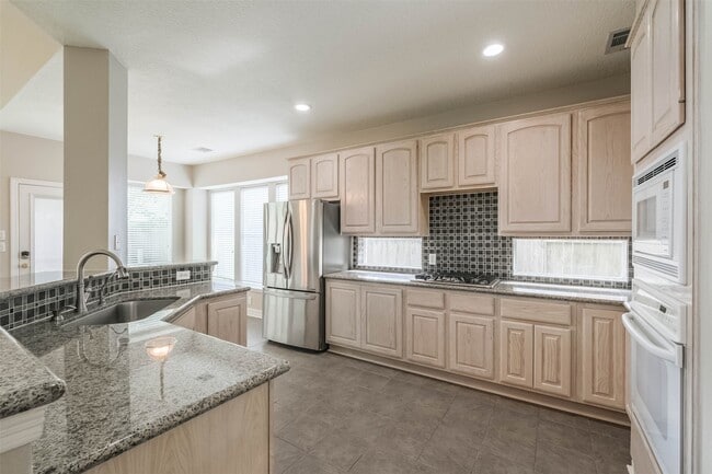 Building Photo - 5911 Brook Bend Dr