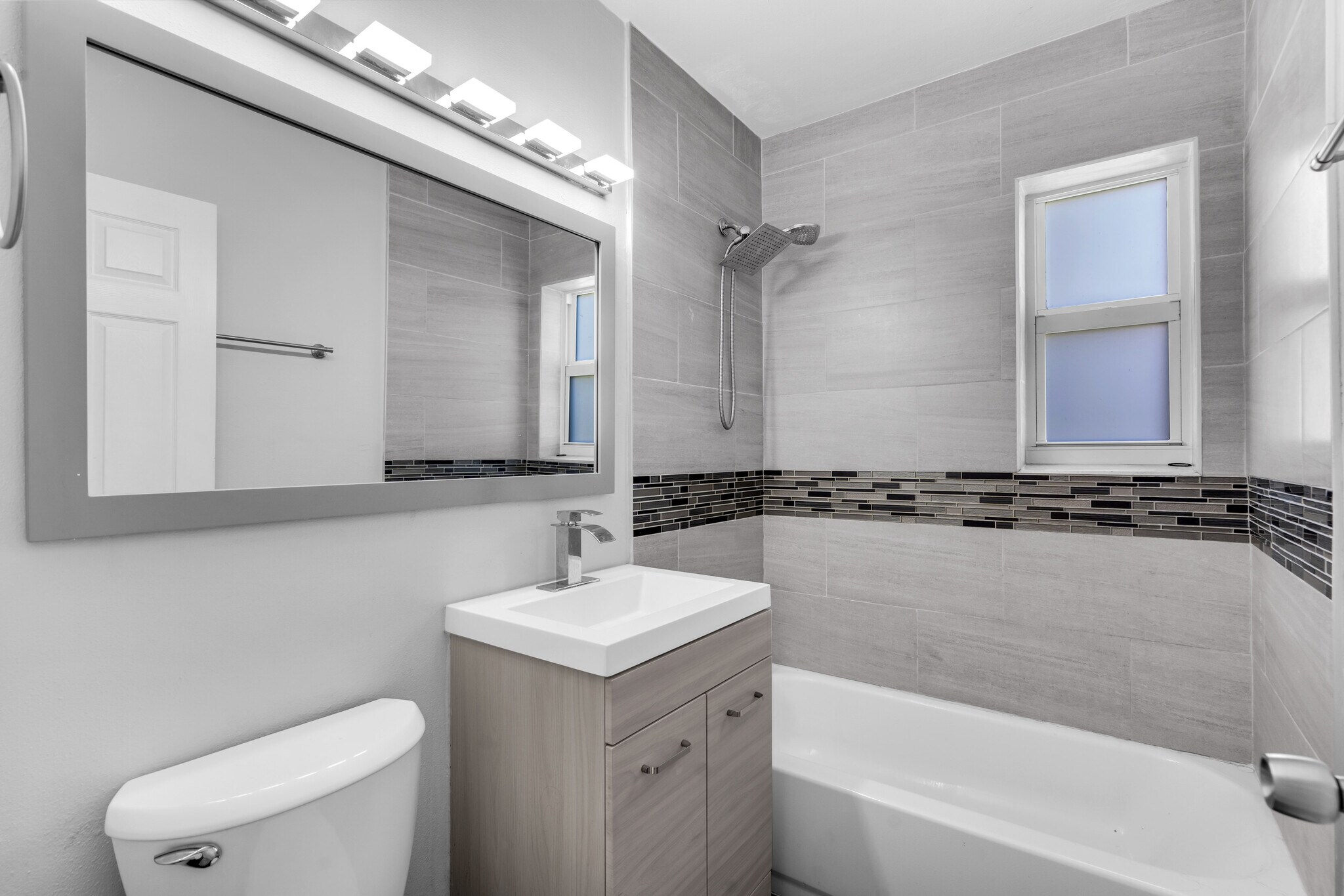 Building Photo - 4500 NE 18th Ave