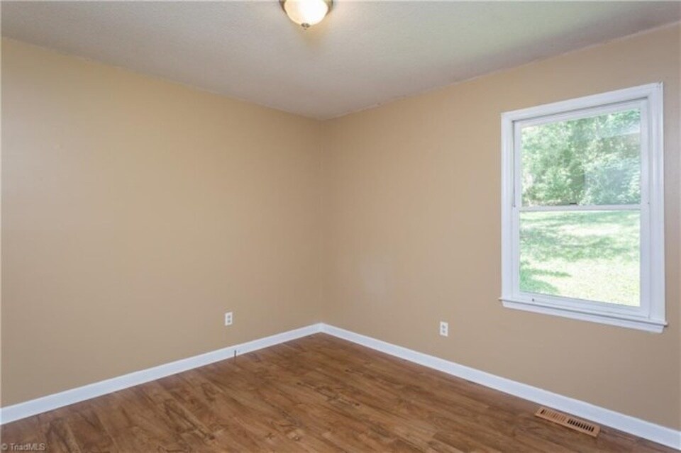 Building Photo - 204 Brambleton Ct