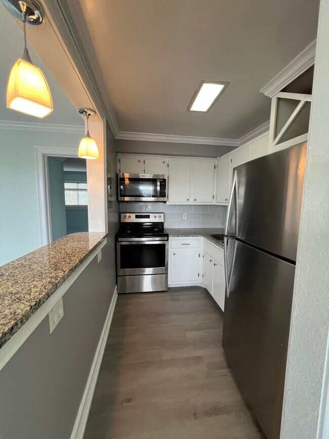 Building Photo - 131 Shore Ct