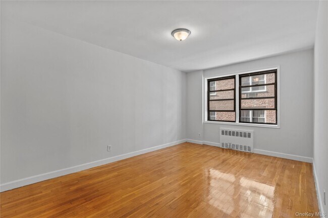 Building Photo - 140 E Hartsdale Ave