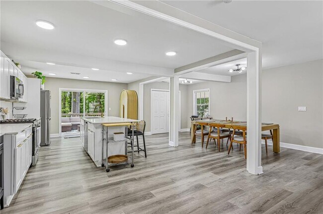 Building Photo - 3898 Skidmore Dr