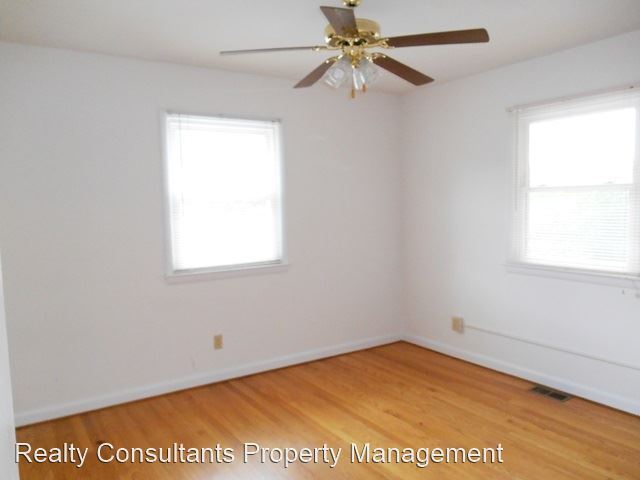 Building Photo - 4 br, 2 bath House - 1701 Elkhart Drive