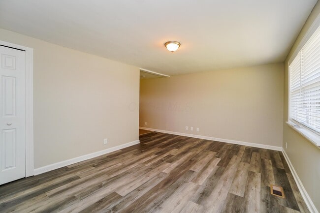 Building Photo - 357 Amesbury Dr