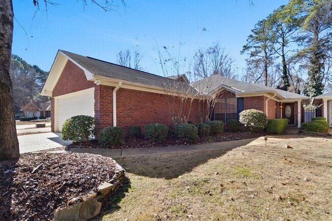 Building Photo - 2013 Fox Ridge Rd