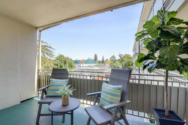 Building Photo - 1614 Hudson St