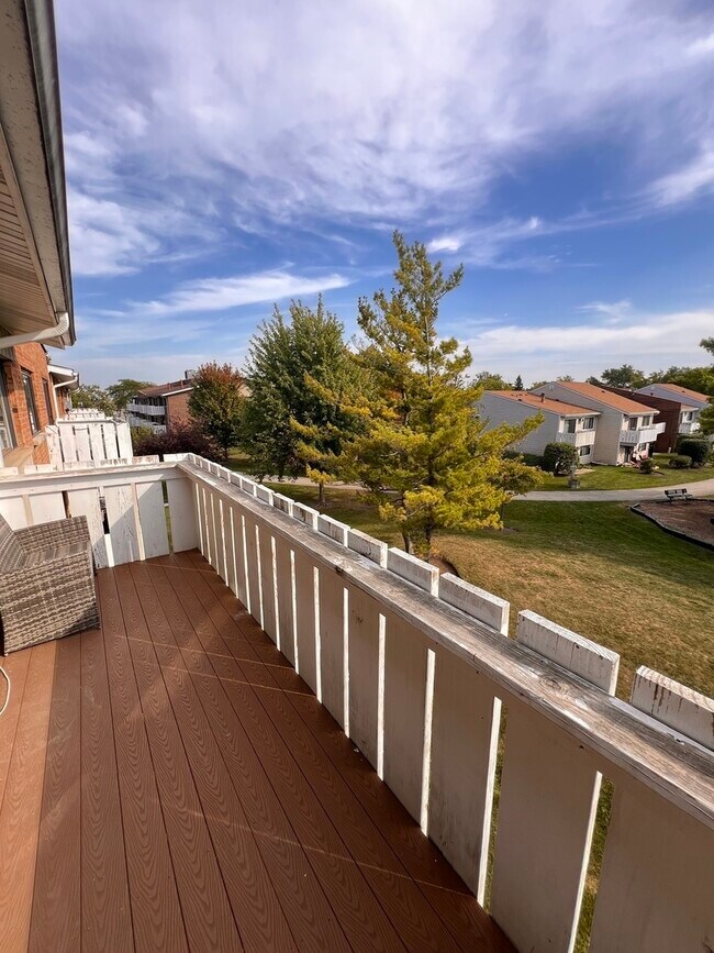 Building Photo - 2000 Bayside Dr