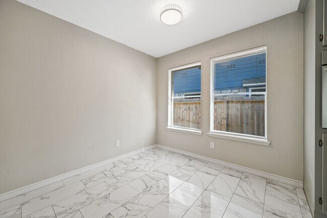Building Photo - 16111 Fan Tail Dr