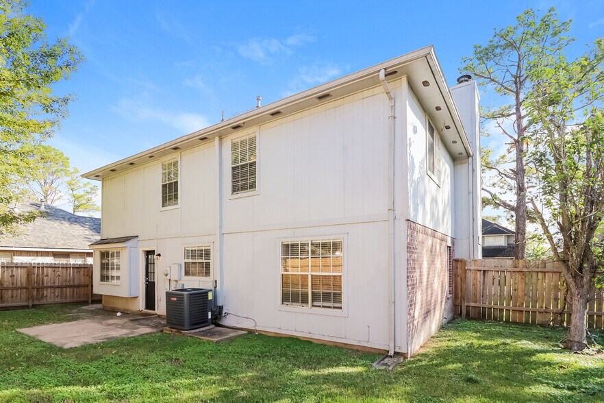 Building Photo - 8206 Holmwood Dr