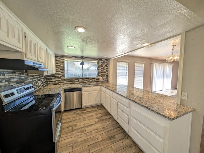 Building Photo - 8440 E 64th Pl