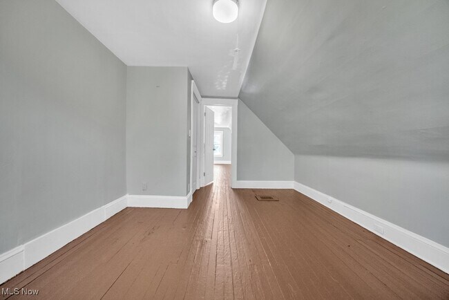 Building Photo - 1457 W 114th St