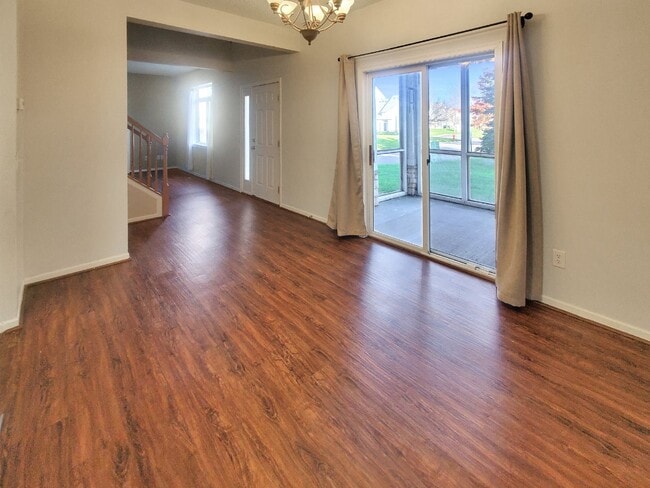 Building Photo - 3BR 2BA End unit Townhome in Stillwater - ...