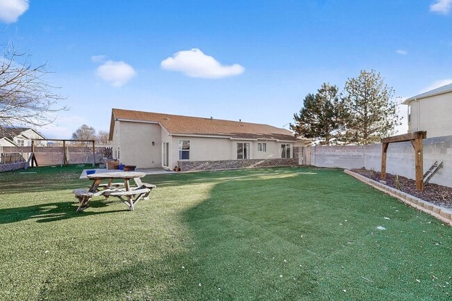 Building Photo - 3212 Ocate Meadows Ct NE