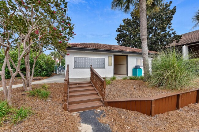 Building Photo - 11222 Hutchison Blvd