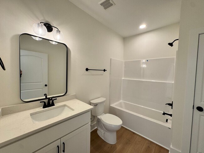 Building Photo - THE CROWN AT CORNESTONE