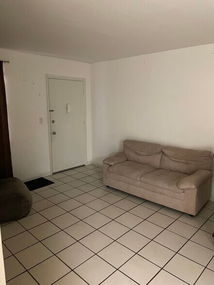 Building Photo - 465 S Royal Poinciana Blvd