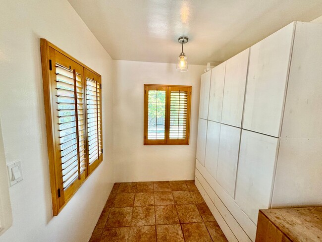 Building Photo - Charming North Hollywood Home