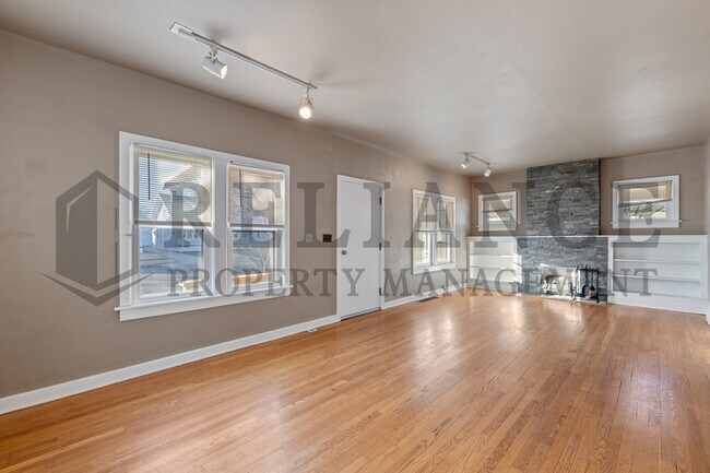 Building Photo - 806 N Faulkner St