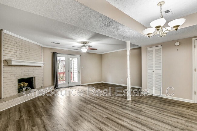 Building Photo - 1702 Twin Brooks Dr SE