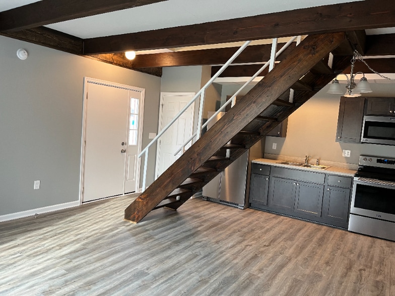 Building Photo - 164 Logan Rd