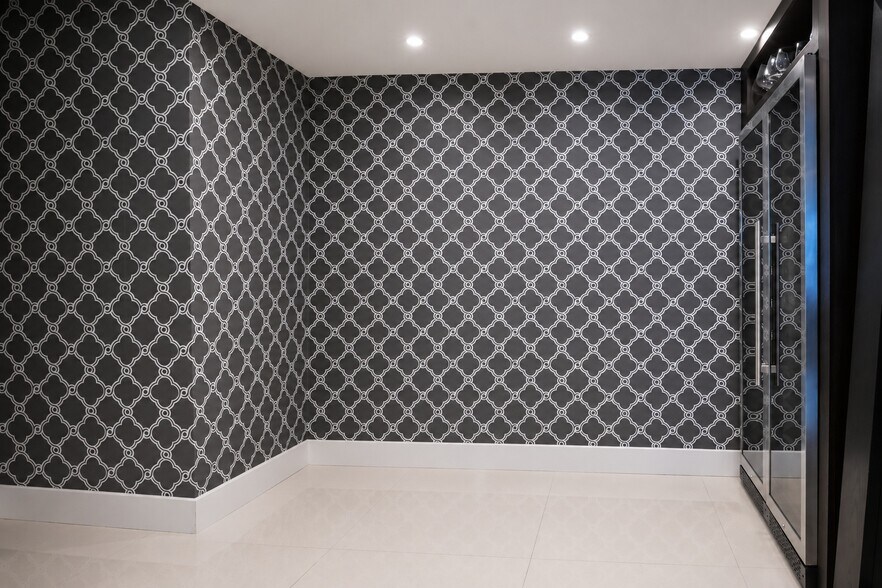 Building Photo - 825 Brickell Bay Dr