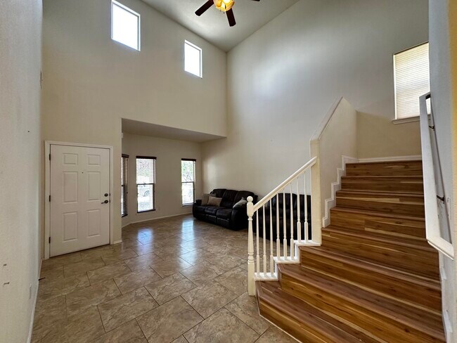 Building Photo - 5856 Ermemin Ave