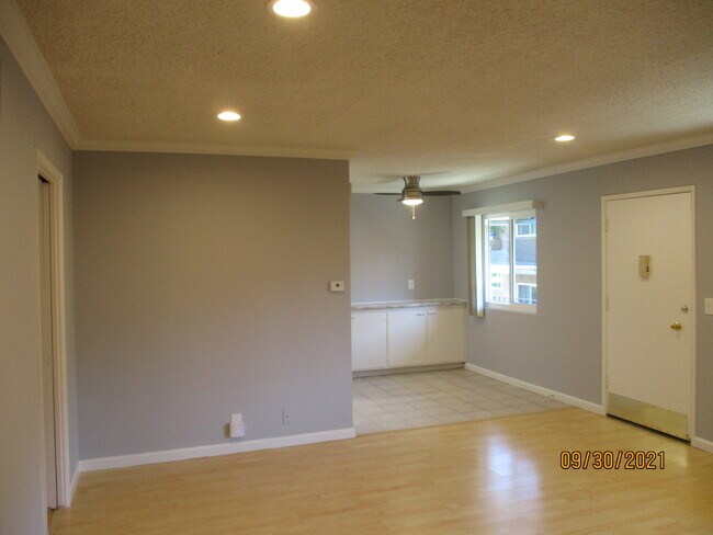 Building Photo - 3227 Altura Ave