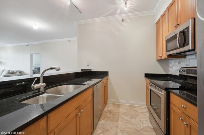 Building Photo - 1335 S Prairie Ave