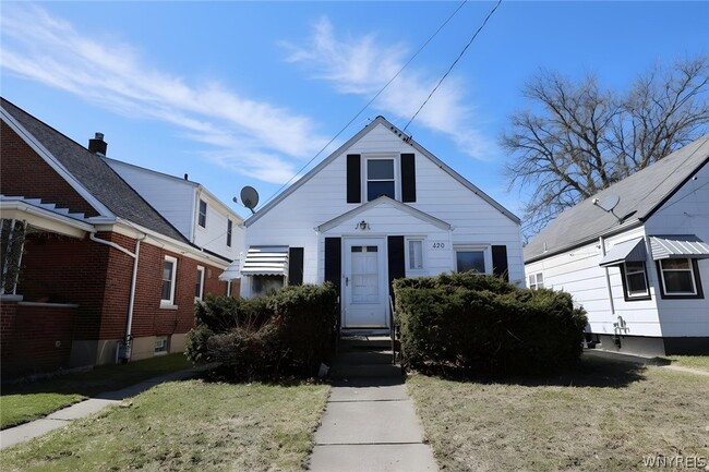 Building Photo - 420 25th St