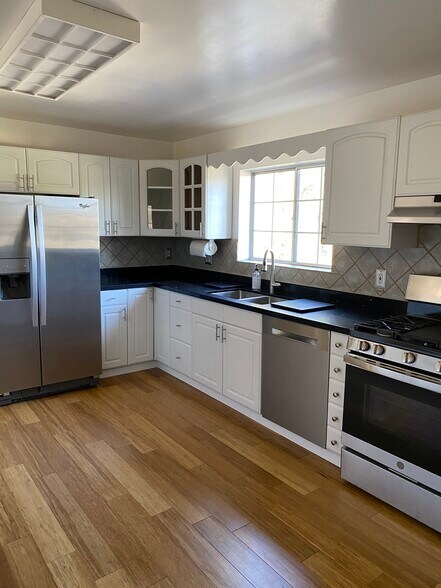 Building Photo - 608 N Electric Ave