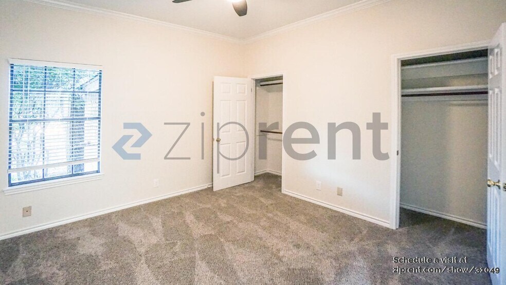 Building Photo - 2120 Wychwood Dr