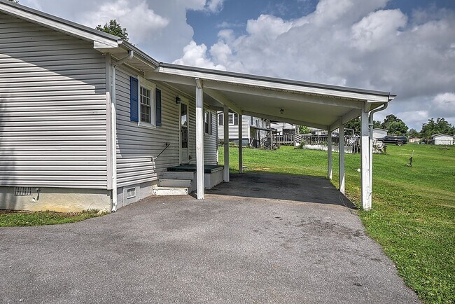 Building Photo - 2207 Buckingham Rd