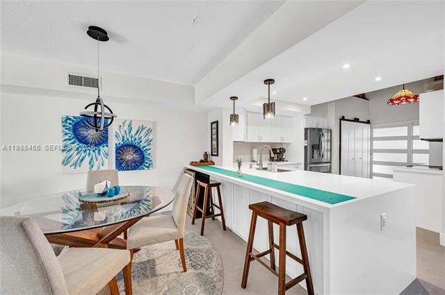 Building Photo - 7018 SW 53rd Ln