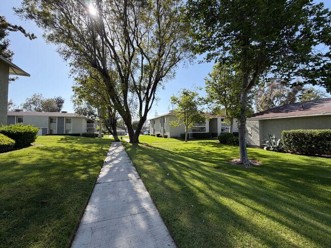 Building Photo - Half off first months Rent. Large 2 Bedroom Redlands Condo Unit Available Now!