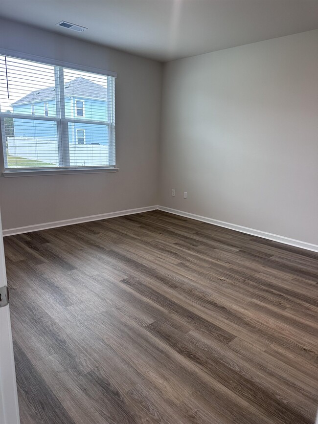 Building Photo - 5175 Yellowstone Dr