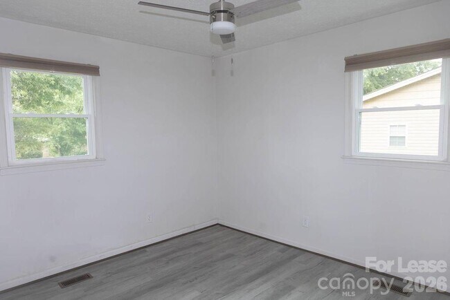 Building Photo - 1411 Frederick St