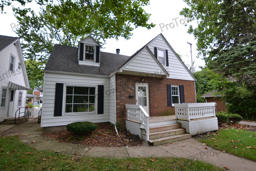 Primary Photo - 719 Cowles Ave