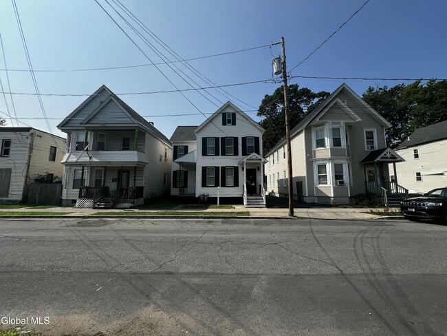 Building Photo - 21 Grove Pl