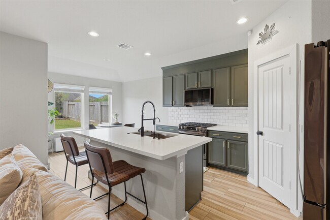 Building Photo - 710 Desert Pea Ln