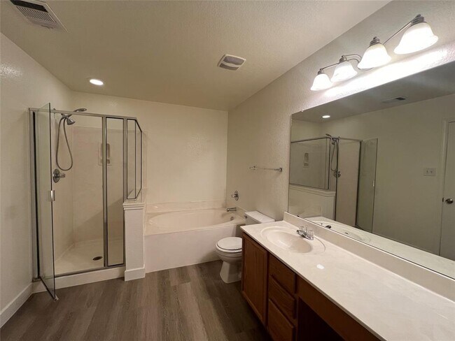 Building Photo - 821 New Bridge Dr