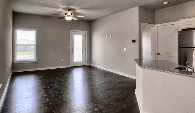 Building Photo - 1690 N Izard Ln