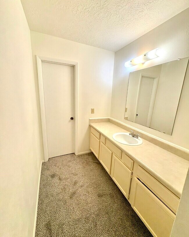 Building Photo - 24022 Spring Briar Ln