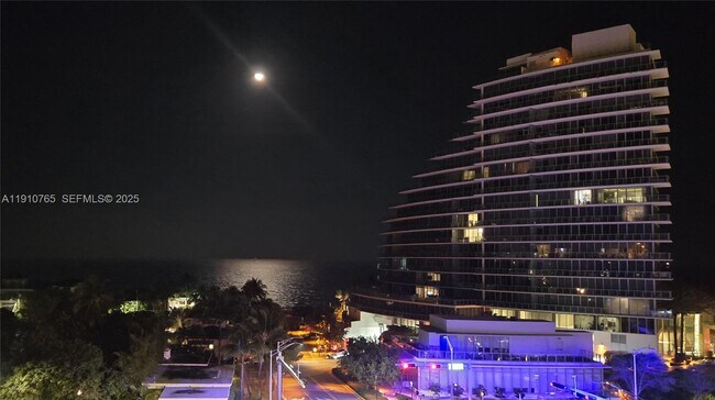 Building Photo - 2300 NE 33rd Ave