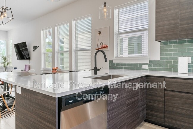 Building Photo - 719 Eleanor Ave