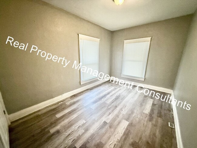 Building Photo - Renovated 2 Bedroom with Deposit Free Living via Obligo