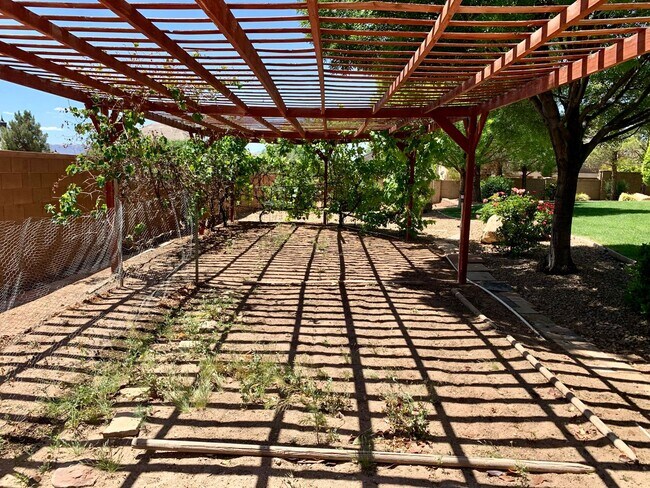 Building Photo - 2276 Greystone Dr