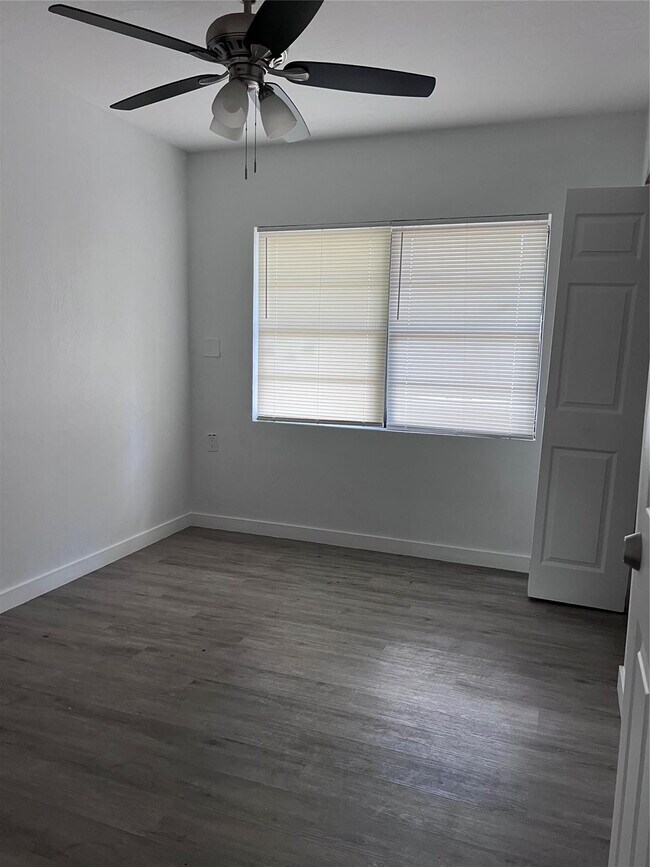 Building Photo - 1433 NW 7th Ave