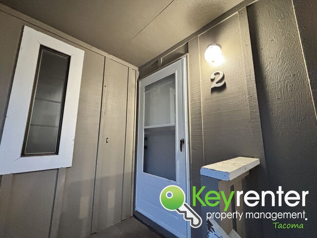 Building Photo - Comfortable Upstairs 2 Bedroom 2 Bath Rental in Private Community Near Fircrest!