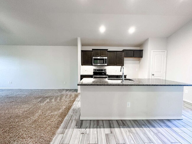 Building Photo - 3/2/2 Home in Windstone!