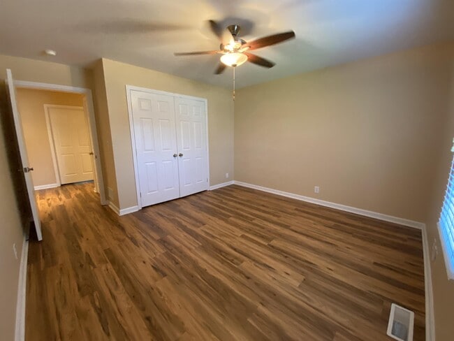 Building Photo - 7424 Crawfordshire Ln